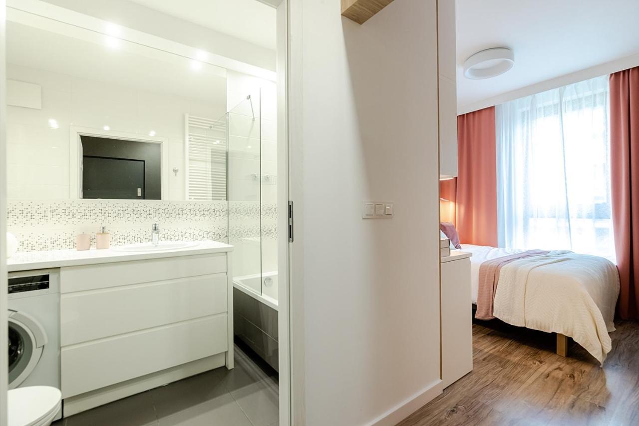 Studio Wola Apartament Kasprzaka - Wifi + Smart Tv Варшава Экстерьер фото